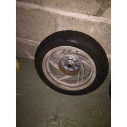 Piaggio new fly velgen plus banden