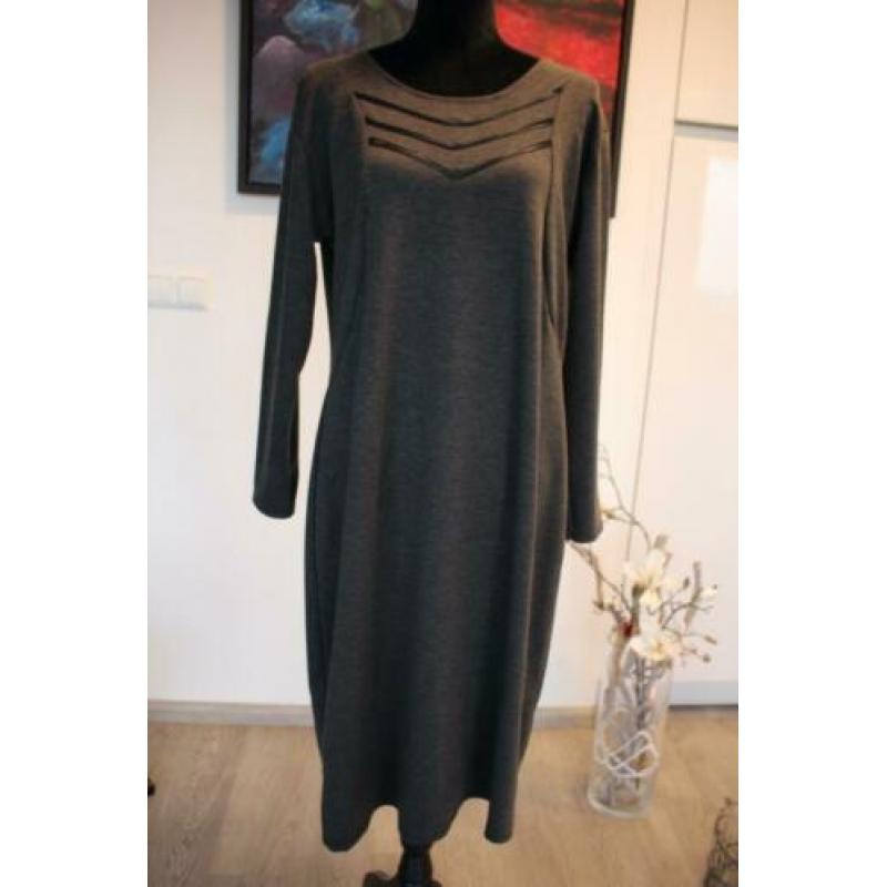 Grijze, winterse jurk, lang met lange mouwen, mt XL