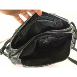 Yoli H.J.de Rooy groene blauw petrol kleur leren tas