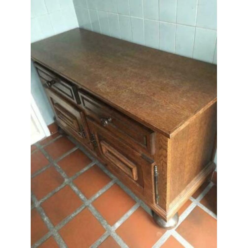 Antiek dressoir