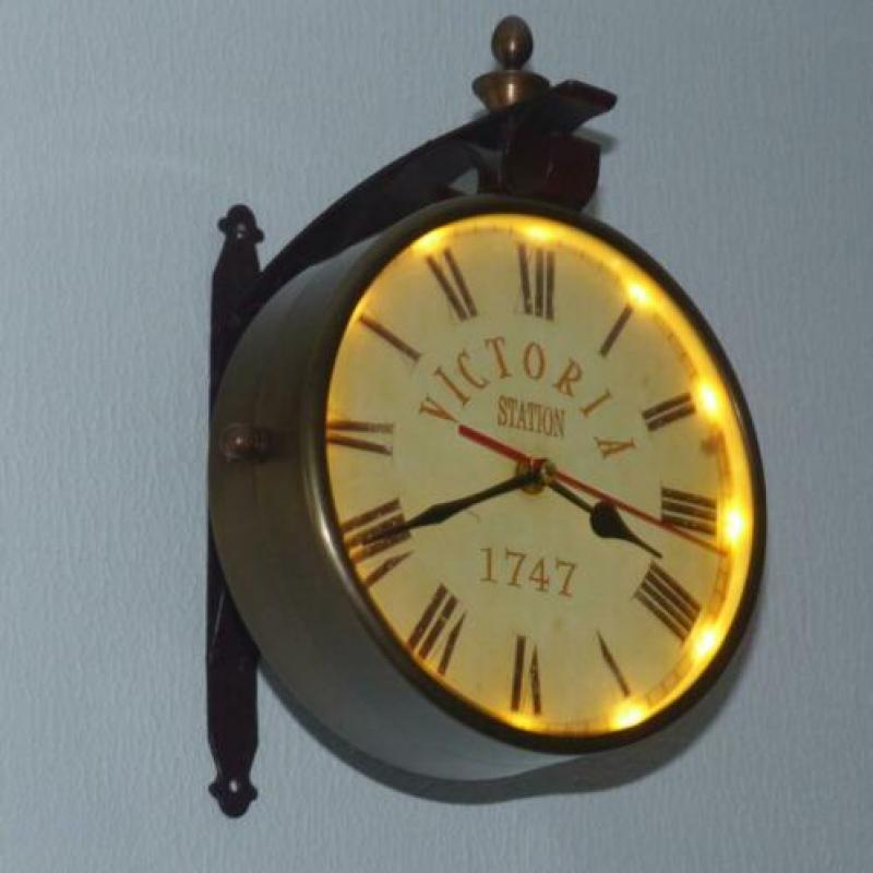 Wandklok, Klassieke Victoria Station 20 cm. met verlichting.