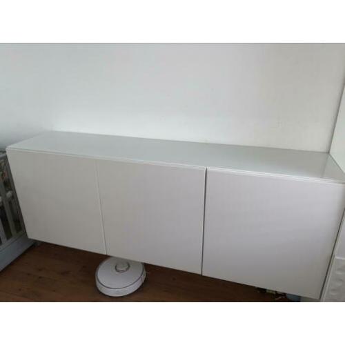Zwevend / hangende kast met glasplaat 180 cm breed