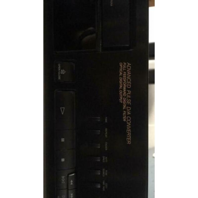 Sony compact disc player CDP-561