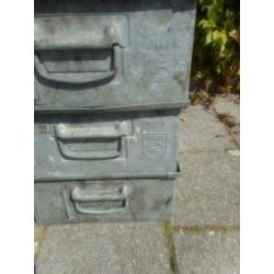 Philips / oude ijzeren magazijnbakken / 53 x 34 x 16,5 cm.