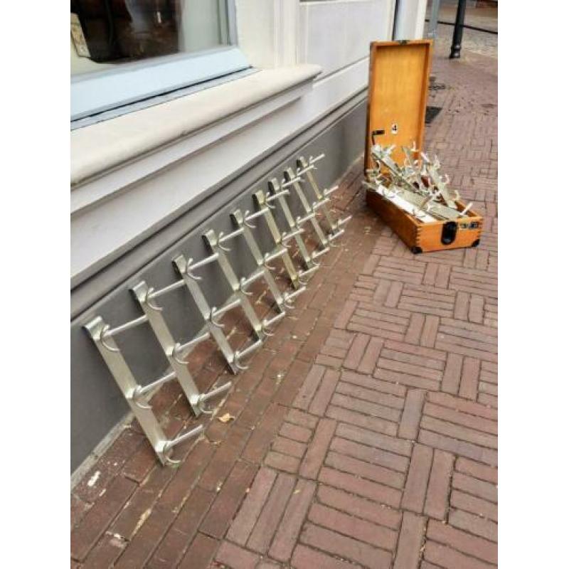 Gispen kapstokken, vintage jashaken, industrieel jaren 80