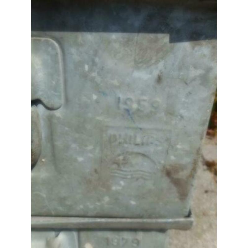 Philips / oude ijzeren magazijnbakken / 53 x 34 x 16,5 cm.