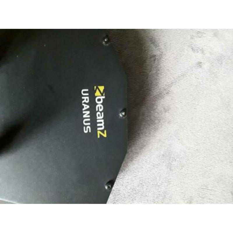 BeamZ Uranus Dubbel Moon en Stroboscoop LED Lichteffect
