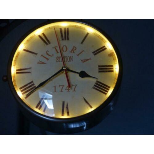 Wandklok, Klassieke Victoria Station 20 cm. met verlichting.