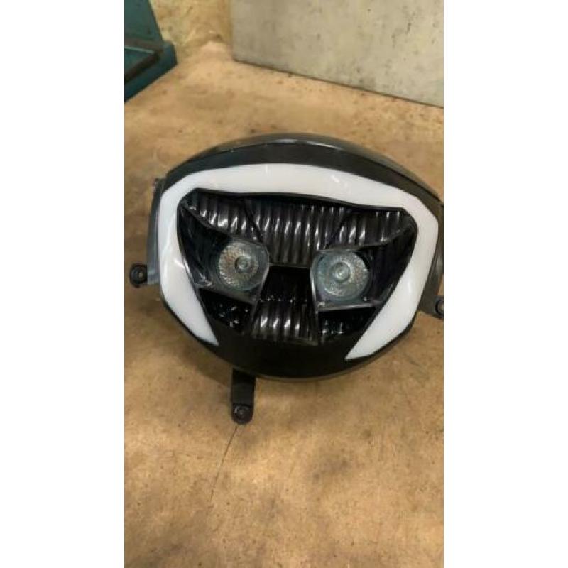 Koplamp voor Piaggio Zip 2000km oud met smoke glas
