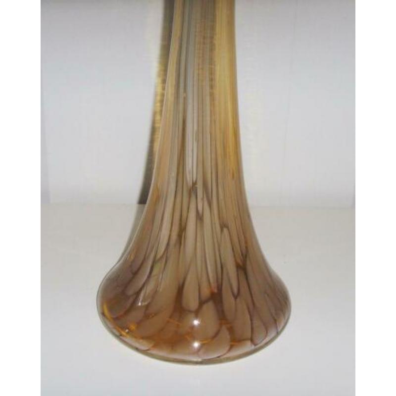 Art glas hoge smalle kleuren glazen vaas.