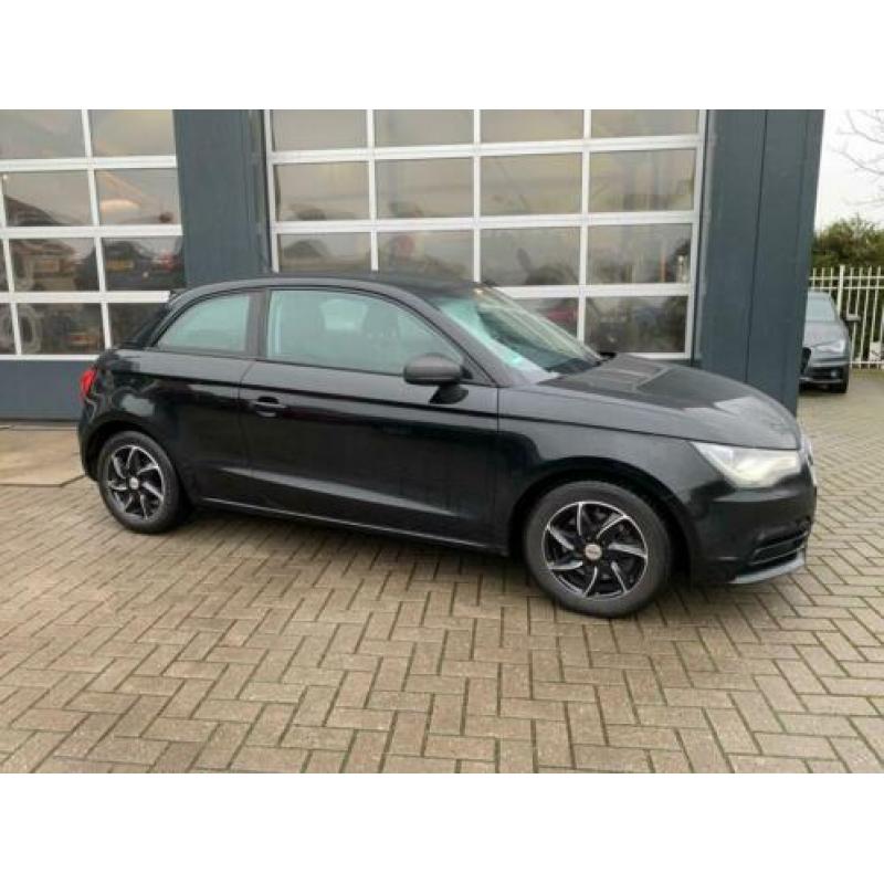 Audi A1 1.6 TDI Attraction Pro Line Xenon/Led Business Sport