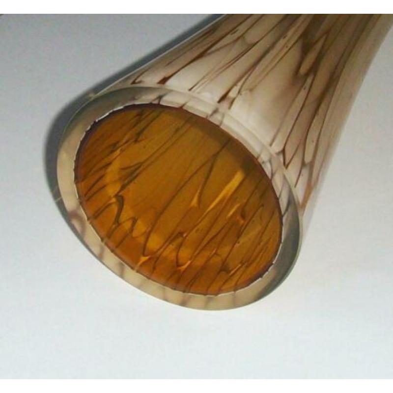 Art glas hoge smalle kleuren glazen vaas.