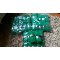 50 bollen a 50 gram acryl garen / wol 10 bollen € 7.50