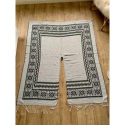 *NIEUW!* Sjaal / poncho met franjes uit Noorwegen