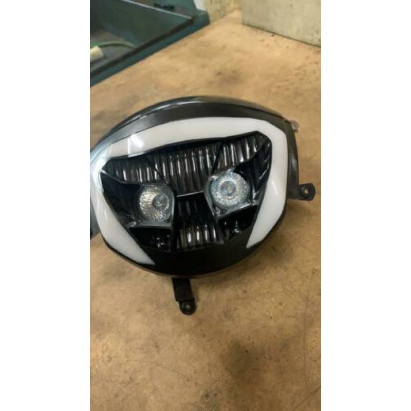 Koplamp voor Piaggio Zip 2000km oud met smoke glas