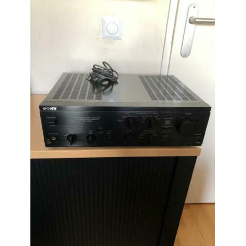 Versterker Sony TA-F450D (18bit linear/8 t oversampling DAC)