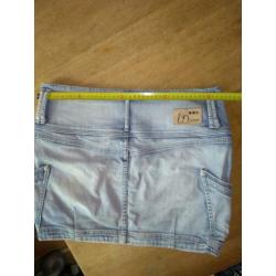 Stoere jeans rok van Il' Dolce. Maat 40.