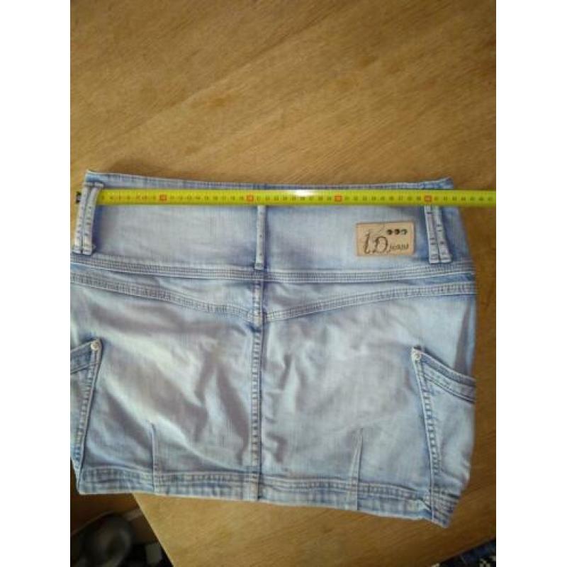 Stoere jeans rok van Il' Dolce. Maat 40.