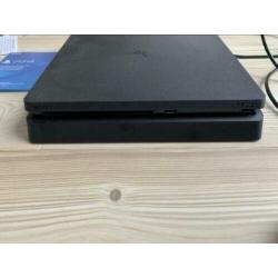 Ps4 nog geen half jaar oud 1 keer gebruikt incll fortnite