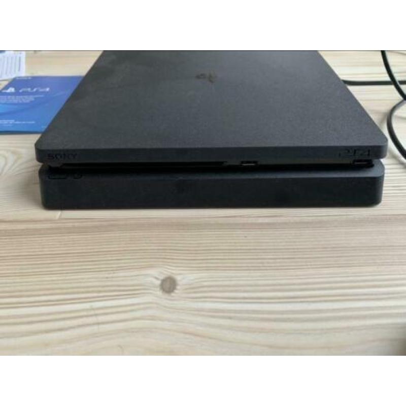 Ps4 nog geen half jaar oud 1 keer gebruikt incll fortnite