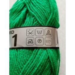 50 bollen a 50 gram acryl garen / wol 10 bollen € 7.50