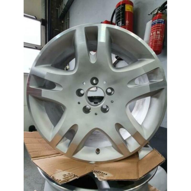 mercedes AMG velgen 17 inch in nieuw staat 5x112 ET38