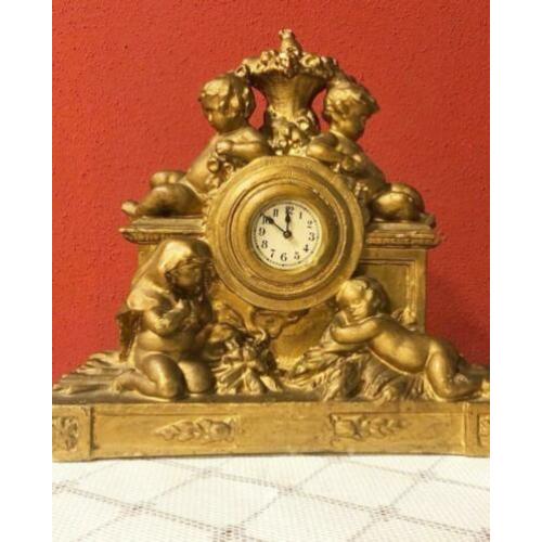 Oude tafelklok / pendule klok met barok engeltjes beeld-goud