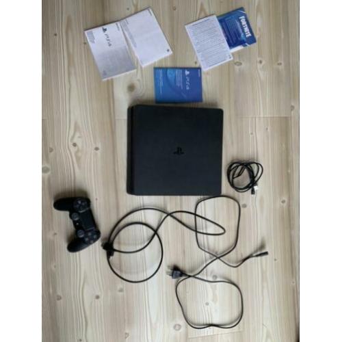 Ps4 nog geen half jaar oud 1 keer gebruikt incll fortnite