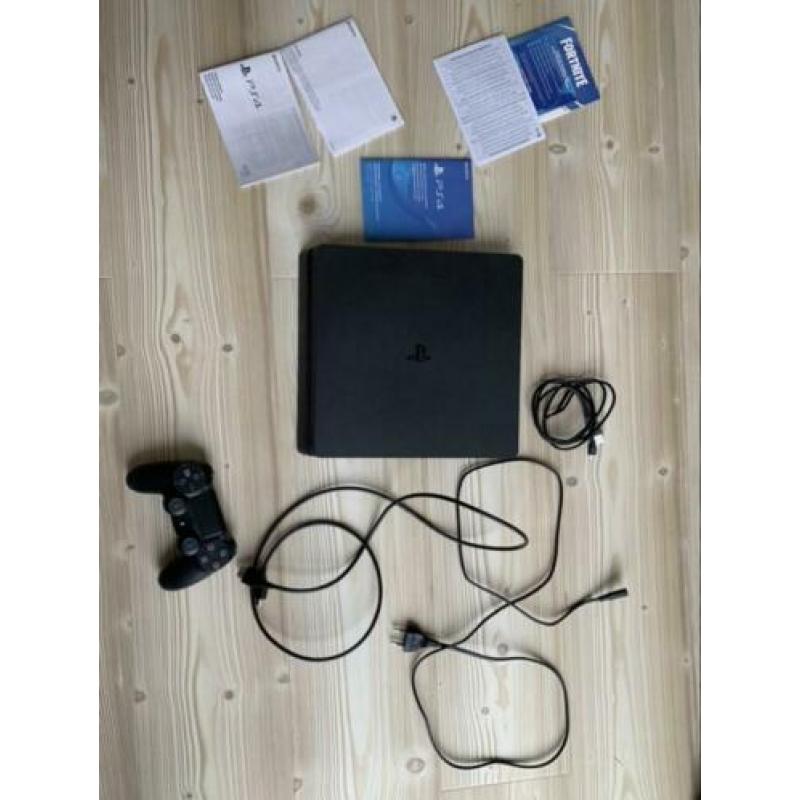 Ps4 nog geen half jaar oud 1 keer gebruikt incll fortnite
