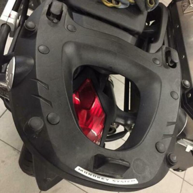 Topkoffer aluminium givi outdoor compleet als nieuw