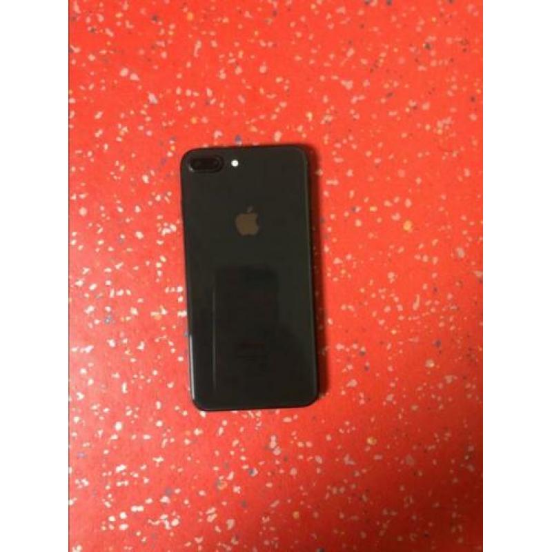 iPhone 8 Plus space grey 64GB +doos, nieuwe lader en hoesjes
