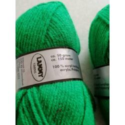 50 bollen a 50 gram acryl garen / wol 10 bollen € 7.50
