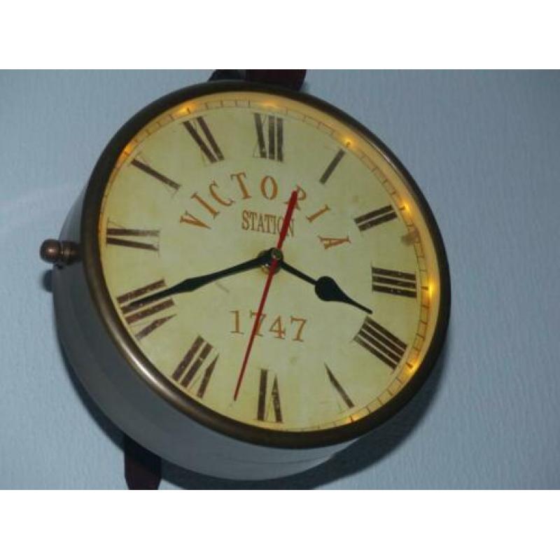 Wandklok, Klassieke Victoria Station 20 cm. met verlichting.