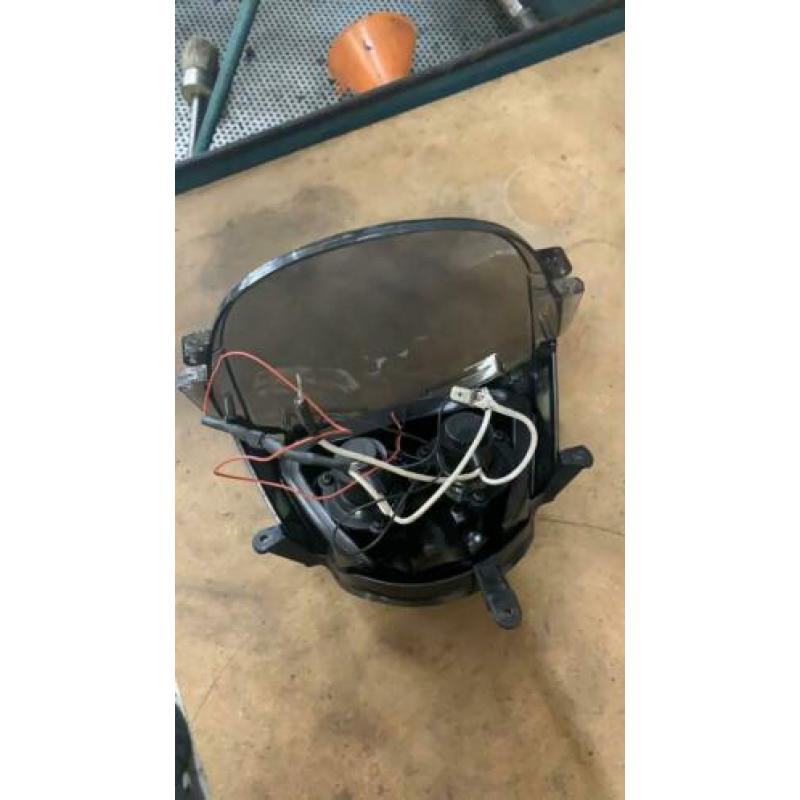 Koplamp voor Piaggio Zip 2000km oud met smoke glas