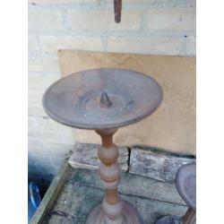Kandelaars gietijzer, 2 stuks. Resp. 30 & 50 cm groot.