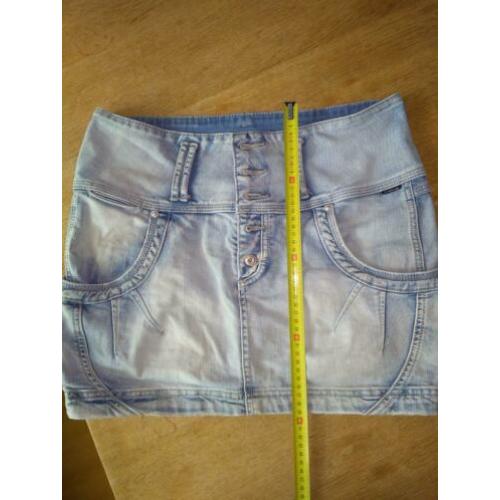 Stoere jeans rok van Il' Dolce. Maat 40.