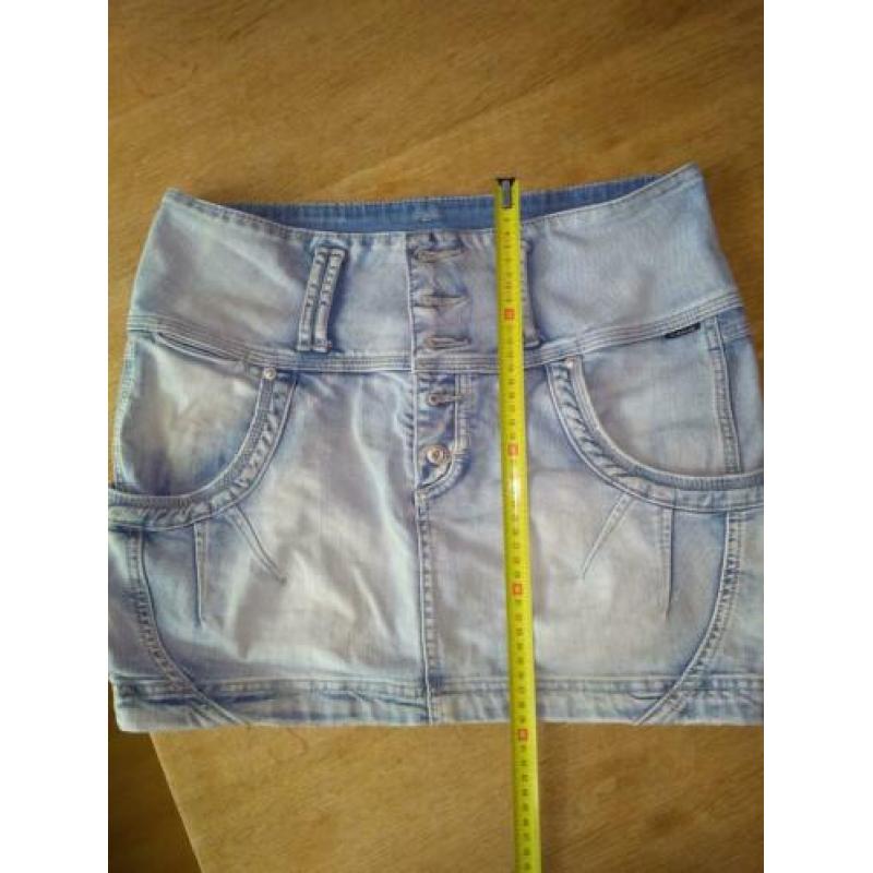Stoere jeans rok van Il' Dolce. Maat 40.