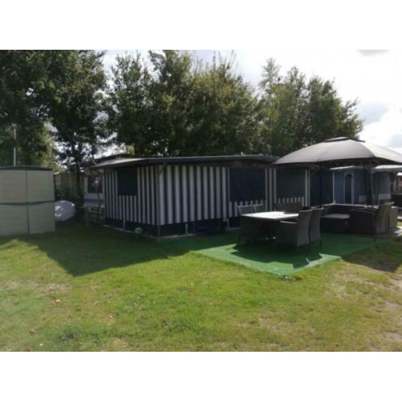 Mooie hobby met wintervaste tent te koop.