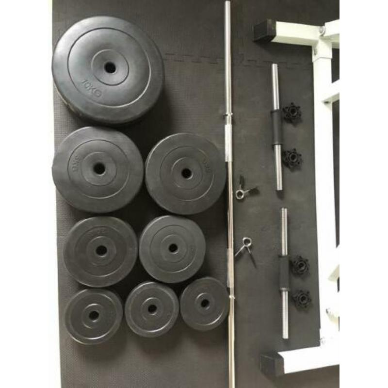 Fitnessbank, gewichten en vloermatten