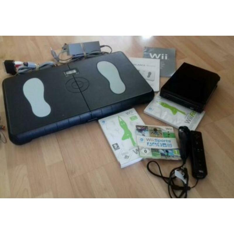 WII compleet met Nunchuk controlles en balance board