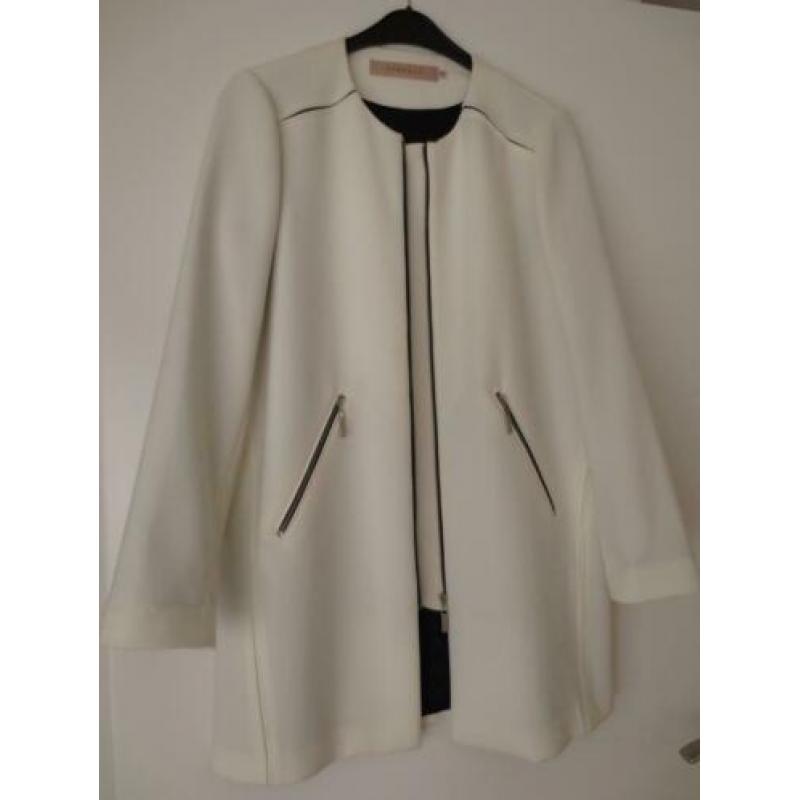 Nieuwe Esqualo Jas, maat 38 / 40 off white