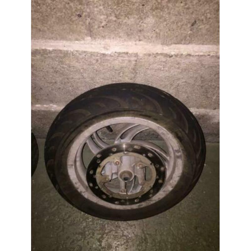 Piaggio new fly velgen plus banden