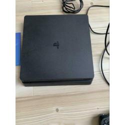 Ps4 nog geen half jaar oud 1 keer gebruikt incll fortnite