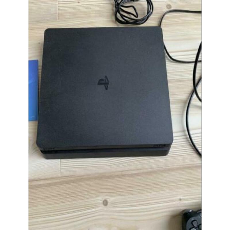 Ps4 nog geen half jaar oud 1 keer gebruikt incll fortnite