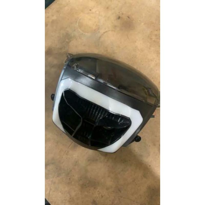 Koplamp voor Piaggio Zip 2000km oud met smoke glas
