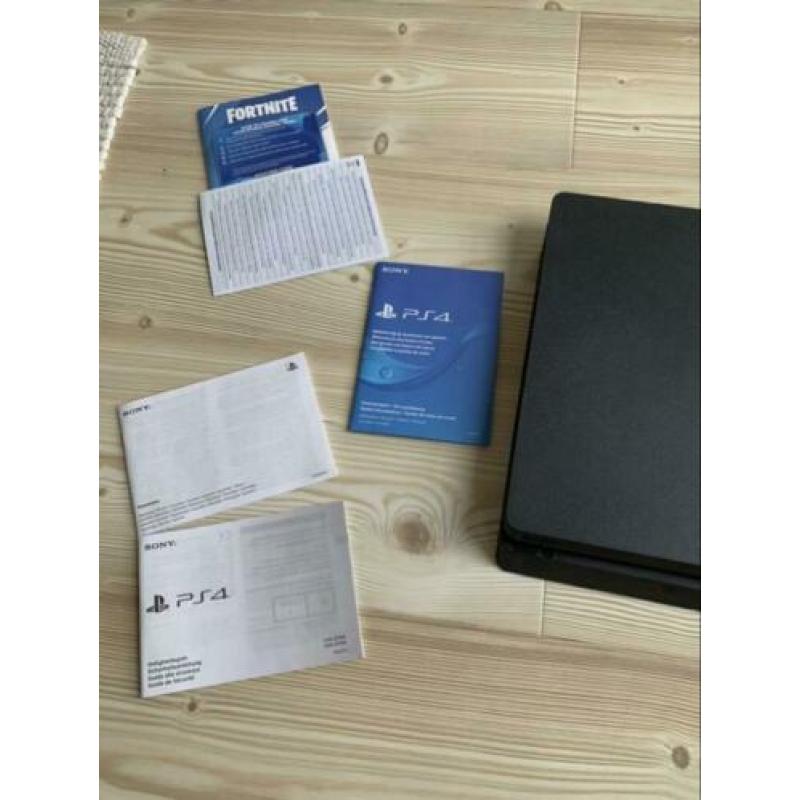 Ps4 nog geen half jaar oud 1 keer gebruikt incll fortnite
