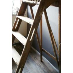 Oude houten schilderstrap afkomstig uit Den Haag