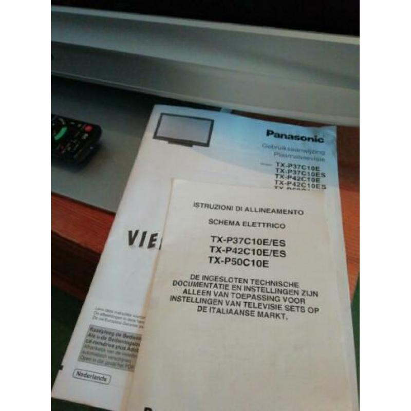 Panasonic TV 37 inch / 94 cm + afstandsbediening TX-P37C10ES