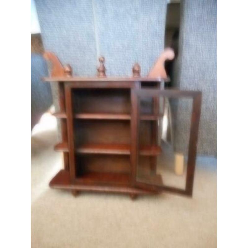 Vintage / Houten vitrinekastje / 36,5 X 36 cm.