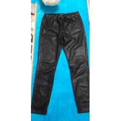Immitatie leren broek v aan Superstar.